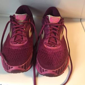 Women's Brooks running shoes